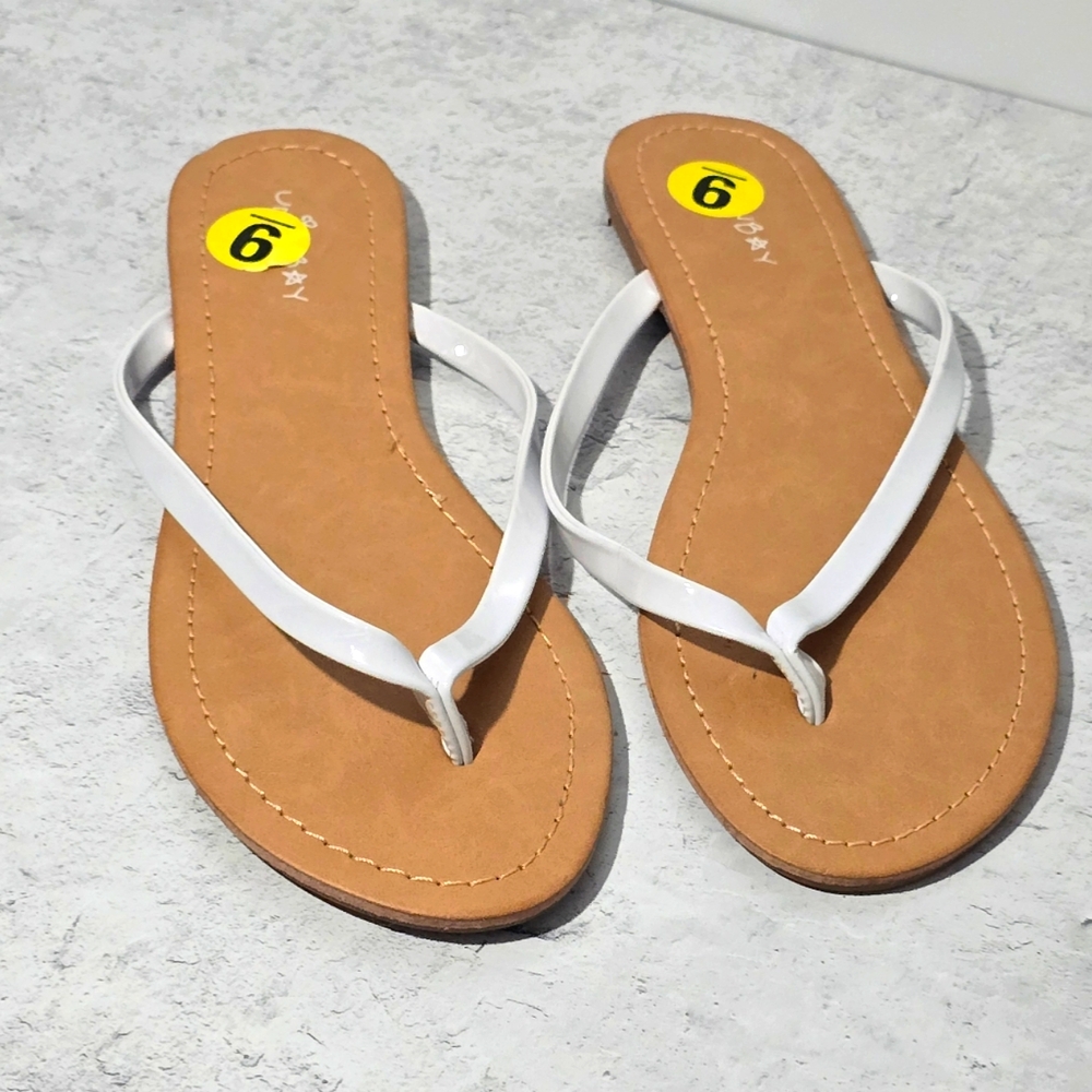 NWT White and Tan Flip Flop Sandals SIZE 9